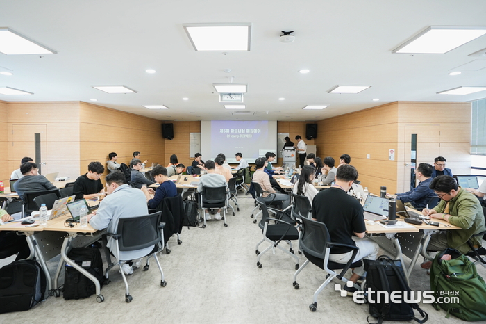 광주시는 9일 광산구 '소셜캠퍼스 온 광주'에서 지역 이전 희망 창업 스타트업 20개사와 오라클벤처투자 등 투자사 3개사, 관계기관 등이 참여한 가운데 '제5회 파트너십 매칭데이'를 개최했다.