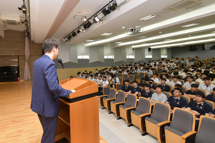 일학습병행(선취업후진학) 채용설명 페스티벌 장면.