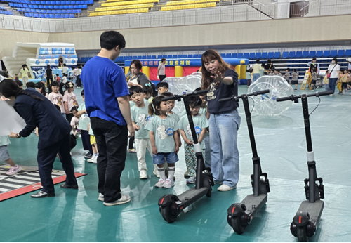 한국스마트이모빌리티협회는 도로교통공단 광주전남지부와 지난 24일~25일 양일간 광양시 성황스포츠센터에서 어린이 대상으로 '찾아가는 PM 교통안전교육'을 실시했다.