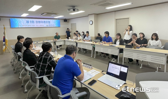 SK텔레콤이 통계청, 창원시와 어르신 세대의 정보불균형 및 고립 현상을 데이터로 분석해 지난 30일 창원미래포럼에서 공개했다.