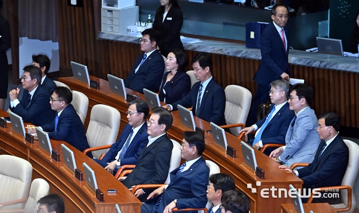 국민의힘 불참 속 22대 첫 국회 본회의 열려