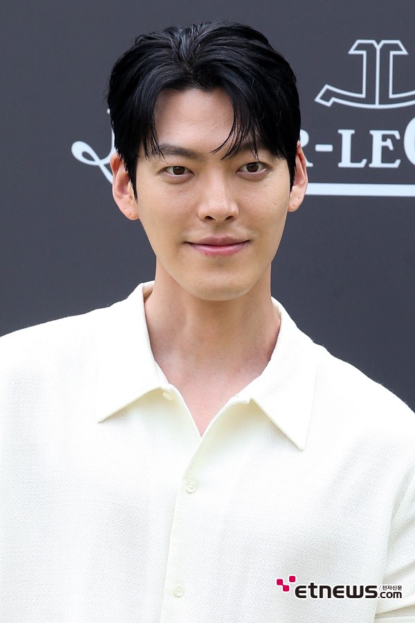 [ET포토] 김우빈, '선명한 조각선'