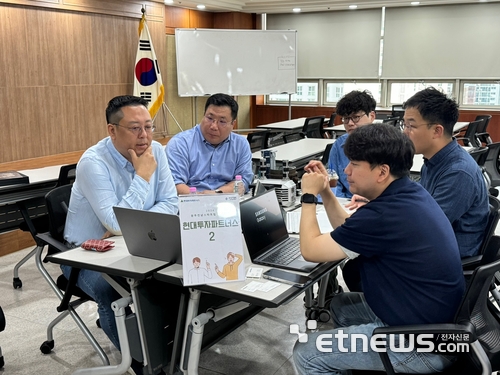 한국무역협회 광주전남지역본부는 11일 광주무역회관 12층 회의실에서 현대투자파트너스와 광주전남 스타트업 9개사간 1:1 밋업을 개최했다.