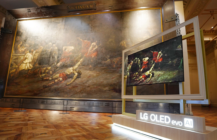 필리핀 국가문화재인 '스폴리아리움(SPOLIARIUM)'과 'LG 올레드 에보'로 원작을 생생하게 구현한 작품.