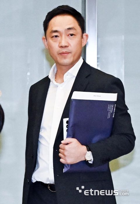 서상원 스테이지엑스 대표가 청문 장소로 들어서고 있다.