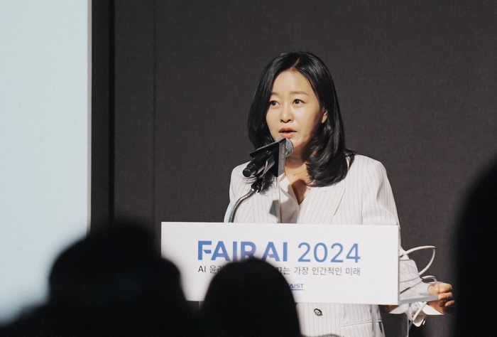 윤송이 NC문화재단 이사장이 FAIR AI 2024' 컨퍼런스에서 환영사를 했다.