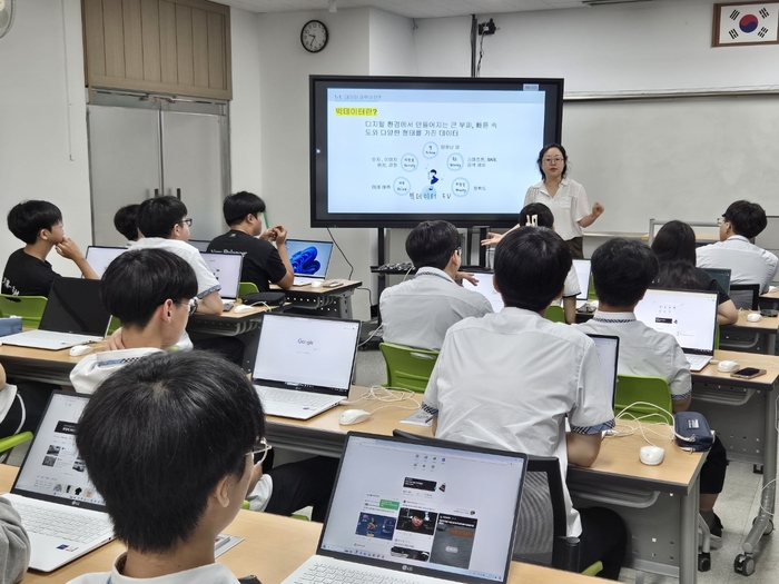 2일 제천제일고가 이티에듀가 주관한 '소프트웨어(SW)캠프'를 1학년 학생들을 대상으로 진행했다.