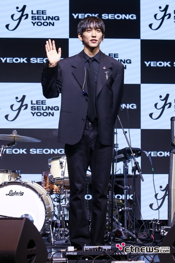 [ET포토] 이승윤, '끝내주는 수트핏'