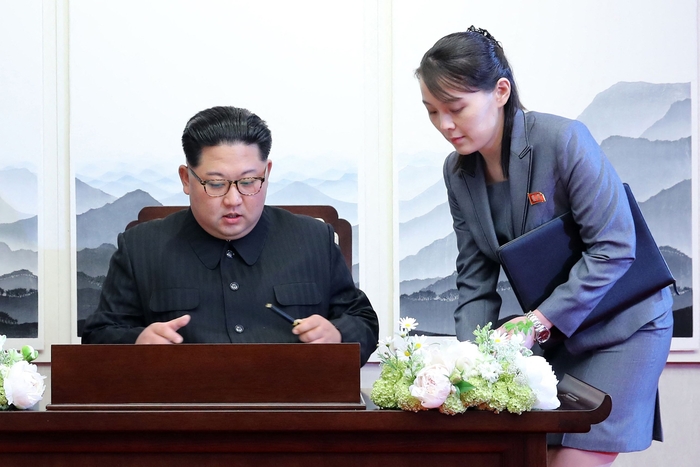 김정은 북한 국무위원장과 동생 김여정 노동당 부부장. 사진=AFP 연합뉴스