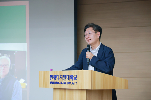 서울대학교 의과대학 법의학교실 유성호 교수가 특강을 진행하고 있다. 사진=원광디지털대학교.