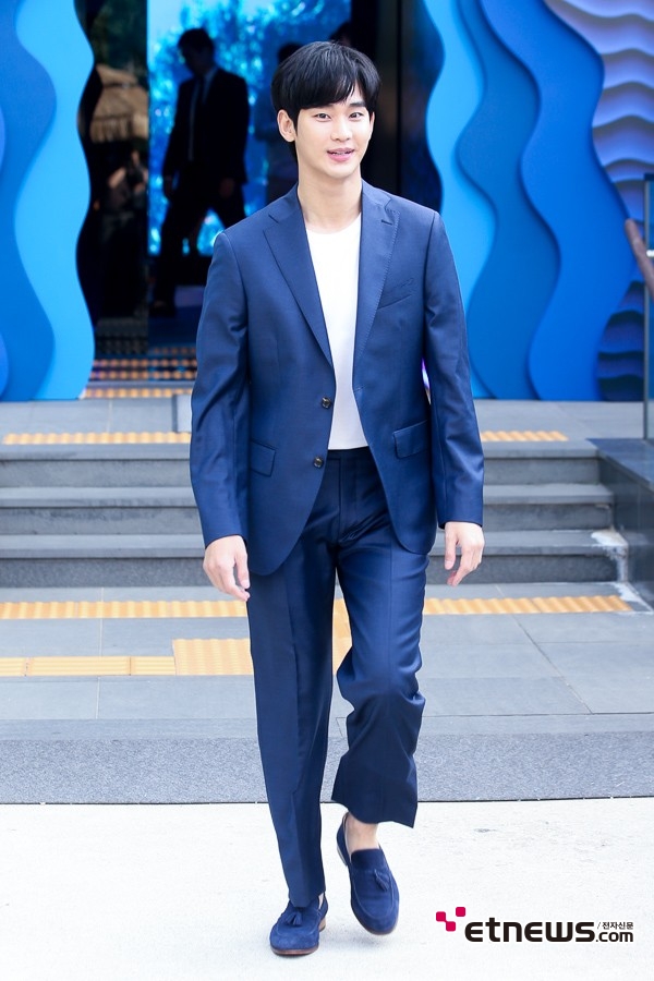 [ET포토] 김수현, '그가 걷는곳이 런웨이'