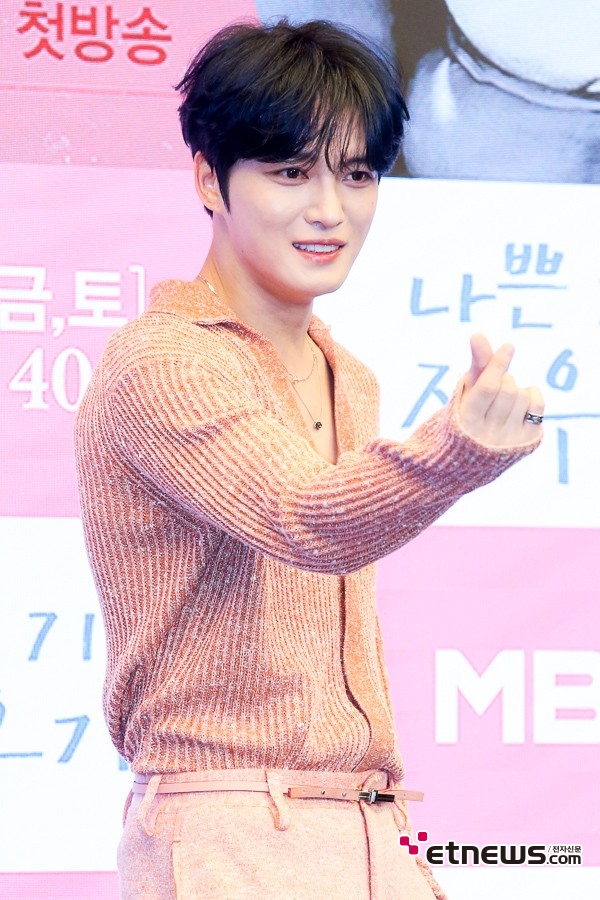 [ET포토] 김재중, '얼굴에 곽찬 잘생김'