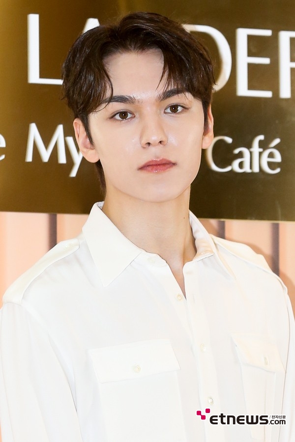 [ET포토] 세븐틴 버논, '짙은 잘생김'