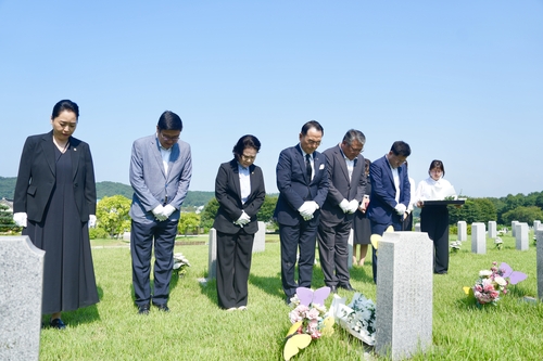 천안시는 14일 국립 망향의동산에서 '일본군 위안부 피해자 기림의 날 기념식'을 개최했다.