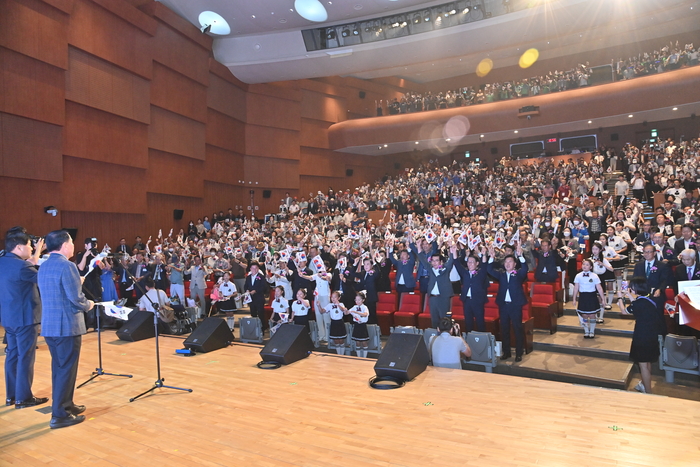 충남도는 15일 도청 문예회관에서 제79주년 광복절 경축식을 가졌다.