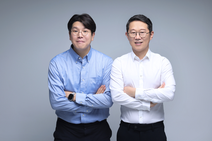 장영석 업스테어스 대표(왼쪽)와 김준식 사업 총괄 이사(COO).