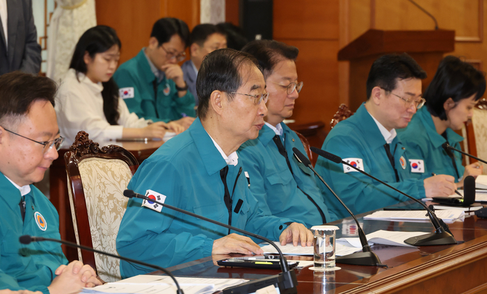 한덕수 국무총리가 27일 서울 종로구 정부서울청사에서 열린 보건의료노조 파업 관계장관회의에서 발언하고 있다. 연합뉴스.