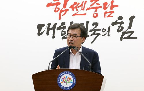 전 부지사는 도 지휘부 등 공직자들이 정부예산 확보를 위해 전방위 총력전을 펼쳐 2025년 국비 예산 10조원 시대를 열었다고 전했다.