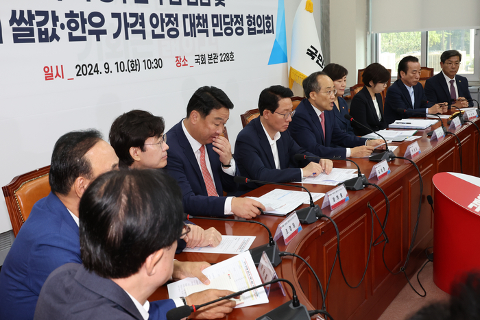 국민의힘 추경호 원내대표가 10일 오전 서울 여의도 국회에서 열린 '추석 성수품 수급 점검 및 수확기 쌀값과 한우 가격 안정 대책' 민당정 협의회에서 발언하고 있다.