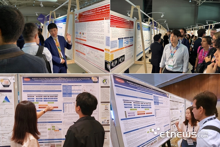 한미약품 관계자들이 미국, 유럽 학회에서 차세대 표적항암 신약 임상 결과를 포스터 발표하고 있다.