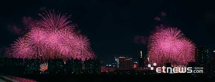 '핑크빛 여의도'