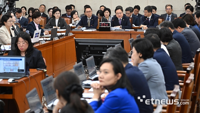 복지부 개혁과제 표류…“의대정원·연금 개혁 난항”