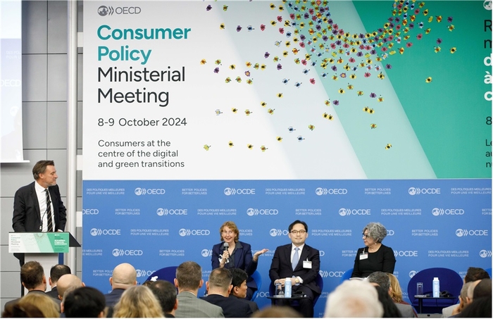 한기정 공정거래위원장(오른쪽 두 번째)가 지난 8일~9일(현지시간)까지 진행된 OECD 소비자정책위원회 장관급 회의에 참석했다. 사진 출처 : 공정위