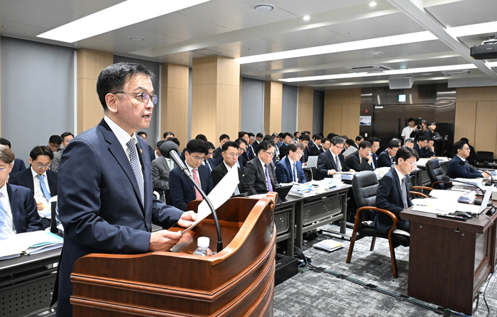 최상목 부총리가 10일 정부세종청사에서 열린 국회 기획재정위원회 국정감사에서 기재부 업무보고를 하고 있다.[기재부 제공]