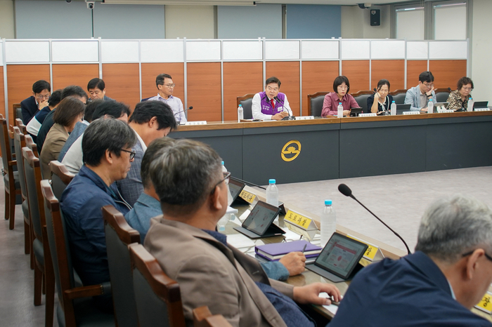 최종 보고회에서 발언하는 이필형 구청장