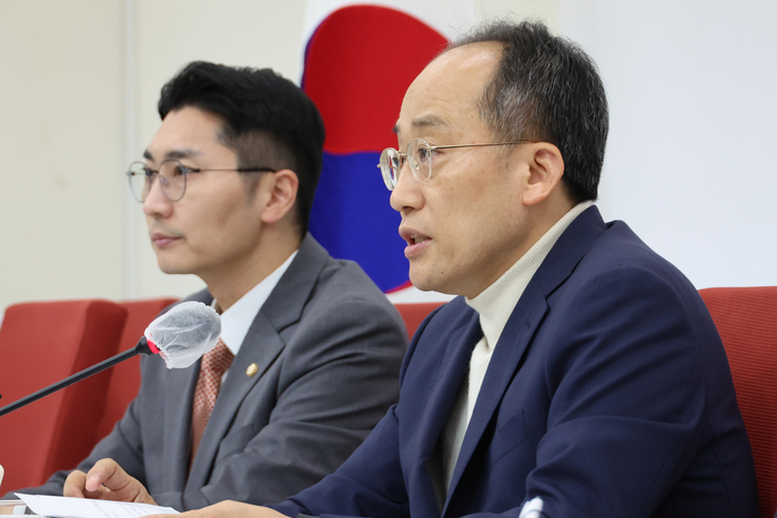 국민의힘 추경호 원내대표가 20일 오후 서울 여의도 국회에서 국정감사 및 정치 현안 관련 기자간담회를 하고 있다. 연합뉴스