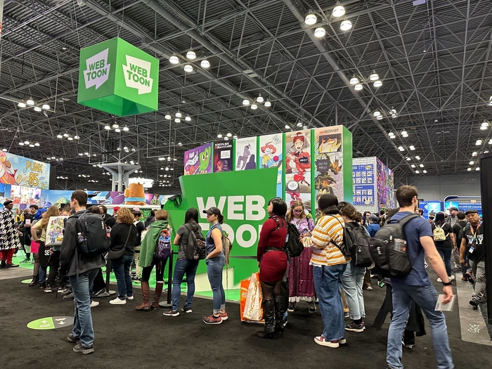 네이버웹툰이 올해 처음으로 뉴욕 코믹콘(NYCC)에 자체 부스를 마련했다. 네이버웹툰의 현지 작가 사인회를 참여하기 위해 팬들이 줄지어 대기하고 있다.