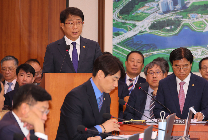 박상우 국토교통부 장관이 24일 오전 서울 국회에서 열린 국토교통위원회 국정감사에서 발언하고 있다. (사진=연합뉴스)