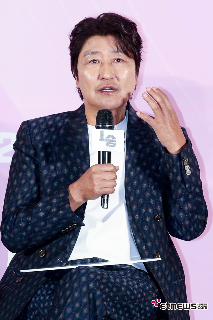 [ET포토] 송강호, '1승이 간절한 배구 감독'