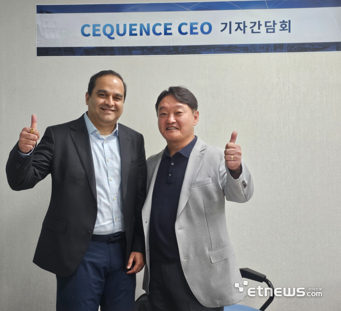 인재형 인정보 대표(사진 우측)와 아메야 탈워커 시퀀스 시큐리티 CEO 기념사진 촬영 모습.