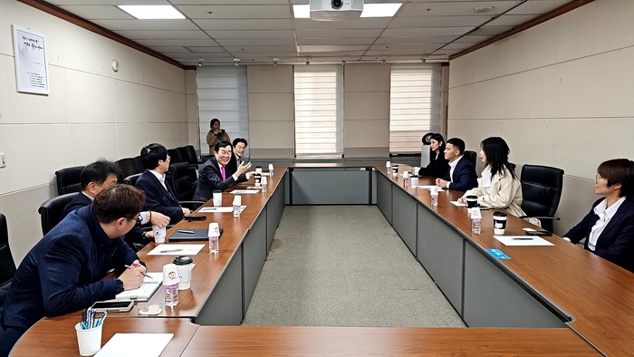 중국 하이난성 지식재산협회(회장 진환)가 서울 강남구에 위치한 한국지식재산서비스협회(회장 고기석)를 방문했다.