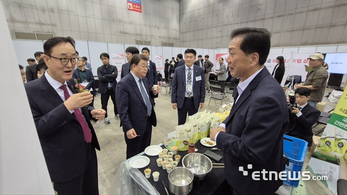 한국수퍼마켓협동조합연합회가 10월 31일부터 2일간 킨텍스 제2전시장 10홀에서 '2024 제2회 공동구매상품 발굴 및 공급 우수 중소기업 상품 품평회'를 개최했다.(사진=중소기업중앙회)