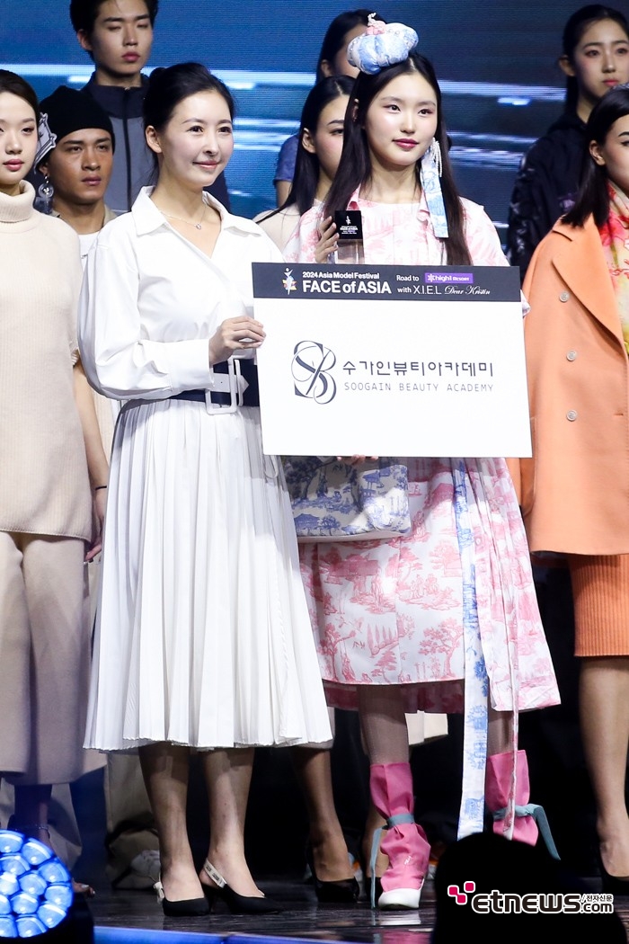 [ET포토] 서수연, '수가인상 수상(2024 페이스 오브 아시아)