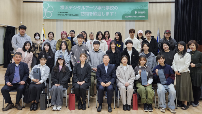 한국IT직업전문학교와 일본 요코하마 디지털 아츠 전문학교 학생·교직원이 기념촬영했다.