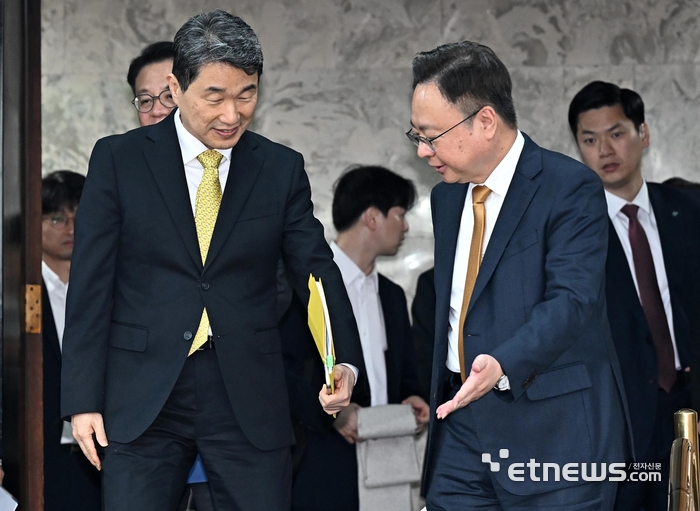 여야의정 협의체 참석한 이주호-조규홍