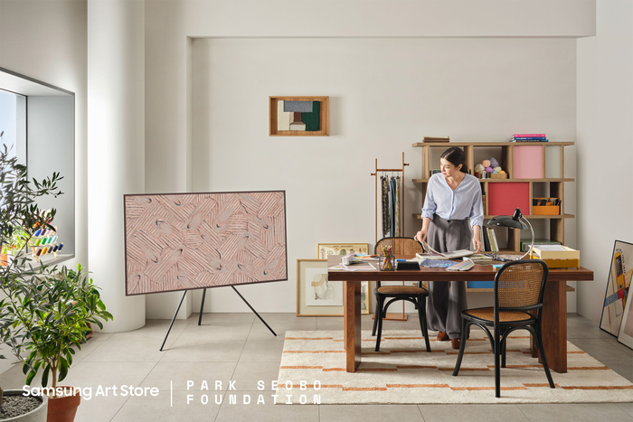 삼성전자가 '삼성 아트 스토어'를 통해 단색화의 거장 고 박서보 화백의 작품 15점을 선보인다.