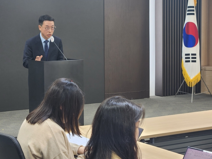 원영준 중소벤처기업부 소상공인정책실장이 11일 서울 영등포구 중소기업중앙회에서 온누리상품권 부정유통 개선방안을 발표하고 있다.(사진=중소벤처기업부)