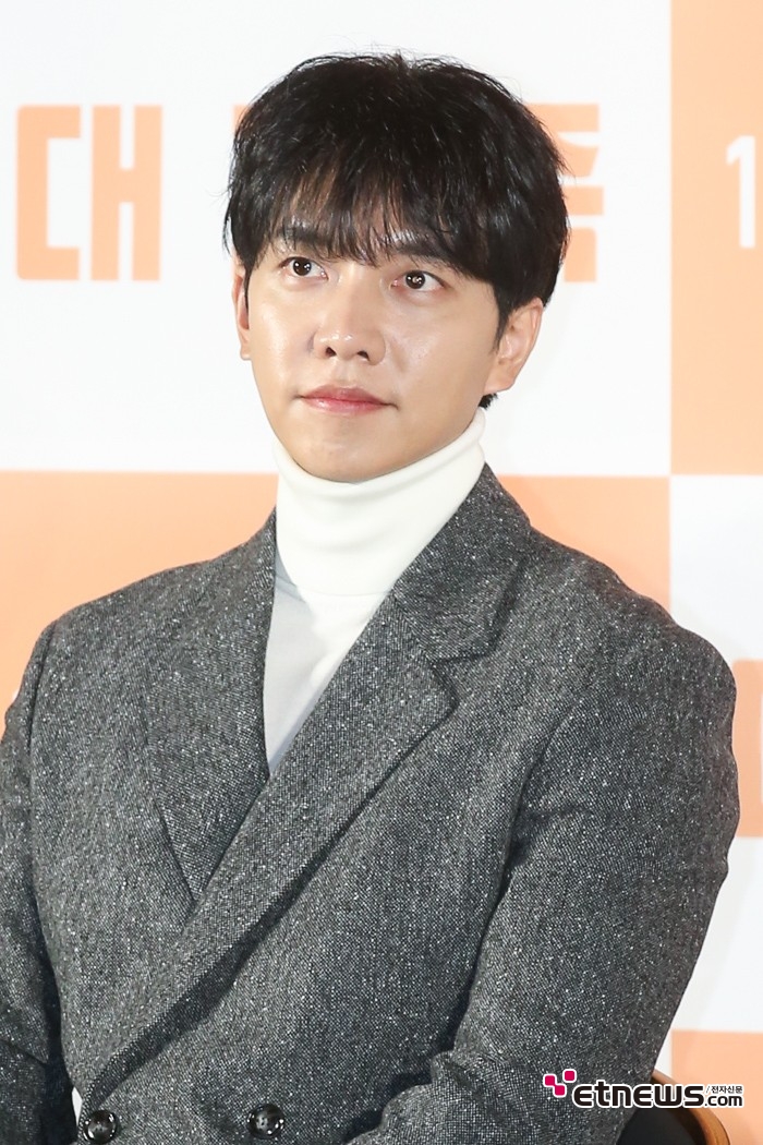 [ET포토] 이승기, '스님 연기 기대하세요''