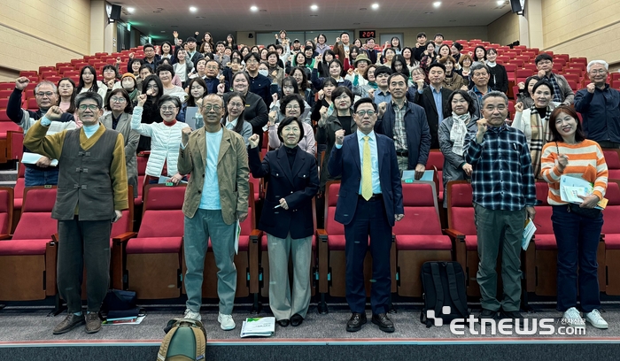 전라남도는 11일 동부청사에서 인공지능(AI) 시대에 걸맞은 산림복지서비스 전문가의 역량 강화와 상호 정보교류를 위한 '2024 전남도 산림복지서비스 관계자 세미나'를 개최했다.