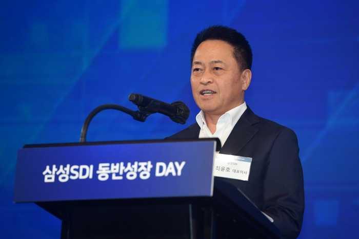 최윤호 삼성SDI 대표이사 사장이 '2024년 삼성SDI 동반성장 DAY'에서 환영사를 하고 있다. (삼성SDI 제공)