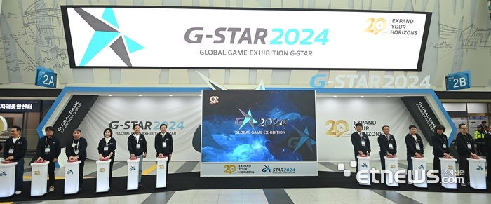 올해로 20주년을 맞은 국내 최대 게임 박람회 지스타(G-STAR) 2024가 14일 부산 해운대구 벡스코에서 열렸다. 박형준 부산시장 등 주요 내빈들이 개막 세레모니를 하고 있다. 부산=이동근기자 foto@etnews.com