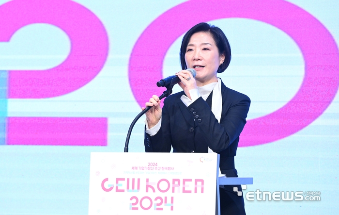 축사하는 오영주 중소벤처기업부 장관