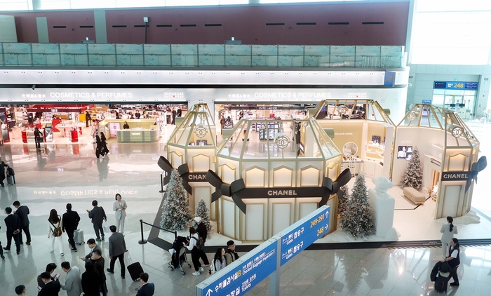 인천공항 제2여객터미널에 위치한 신세계 존 전경