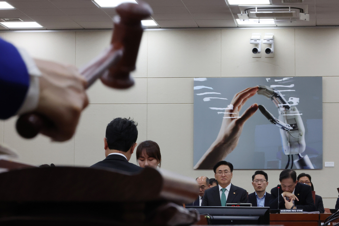 26일 국회에서 열린 과학기술정보방송통신위원회에서 인공지능(AI) 기본법이 통과되고 있다. [연합뉴스]