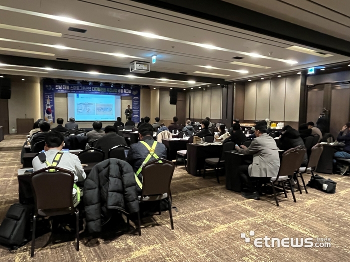 전남정보문화산업진흥원은 27~28일까지 이틀간 진도 쏠비치에서 전남 대불스마트그린산단 디지털 전환 촉진사업 공동 워크숍을 개최했다.