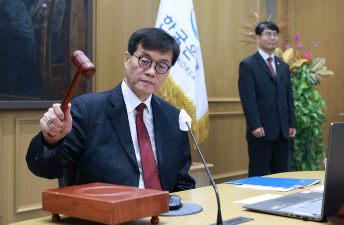 28일 서울 중구 한국은행에서 이창용 총재가 금융통화위원회 통화정책방향 회의를 시작하고 있다. 〈사진=한국은행〉